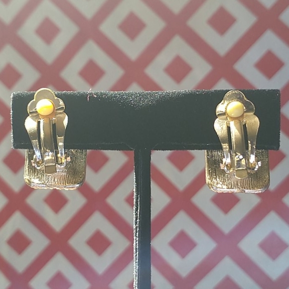 Gold tone and rhinestone clip-on earrings - Picture 4 of 4